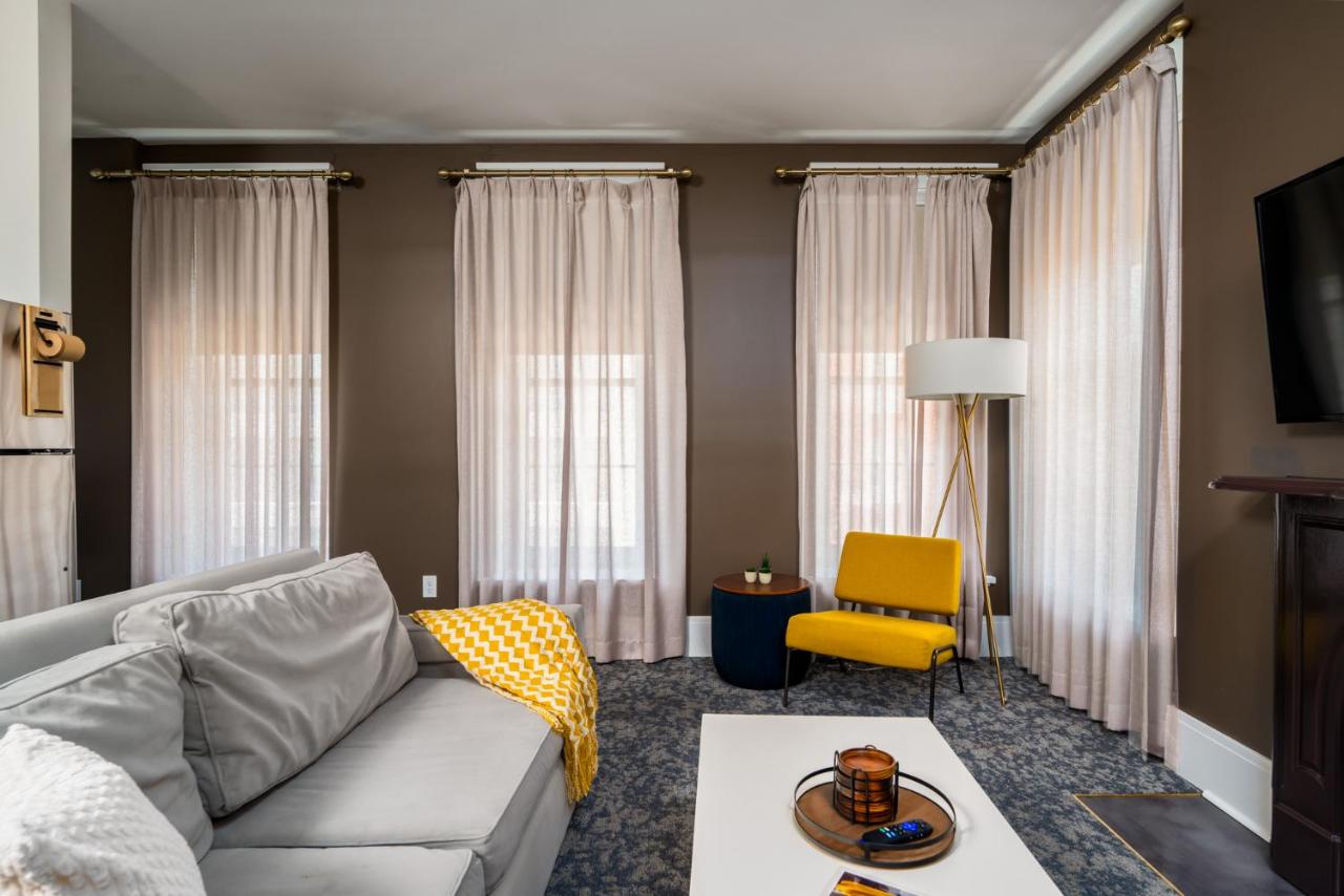 One-Bedroom Apartment at Hancock House