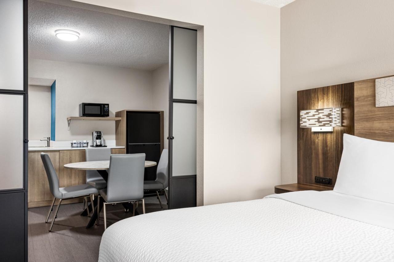 King Suite - Non-Smoking at Holiday Inn Express Hotel & Suites Birmingham-Irondale(East) by IHG