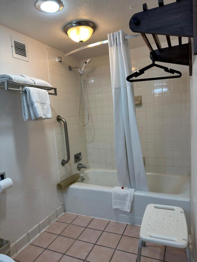 King Room - Non-Smoking at Howard Johnson by Wyndham Gallup