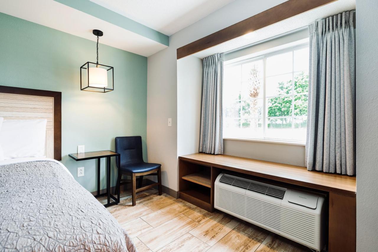 Queen Room - Disability Access at Microtel Inn & Suites by Wyndham Carolina Beach