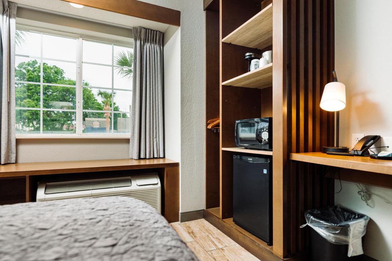 Queen Room - Disability Access at Microtel Inn & Suites by Wyndham Carolina Beach