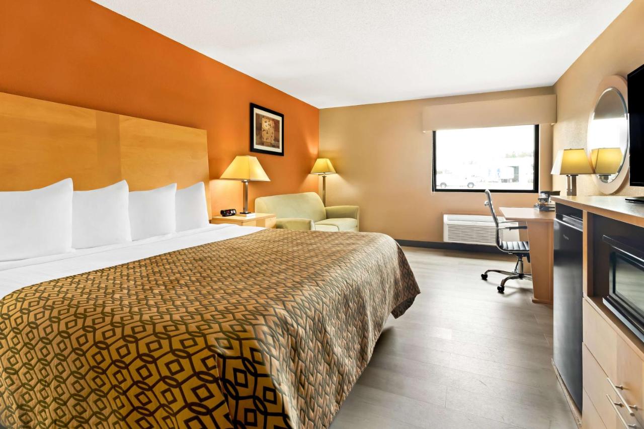 King Room at Best Western Paducah Inn