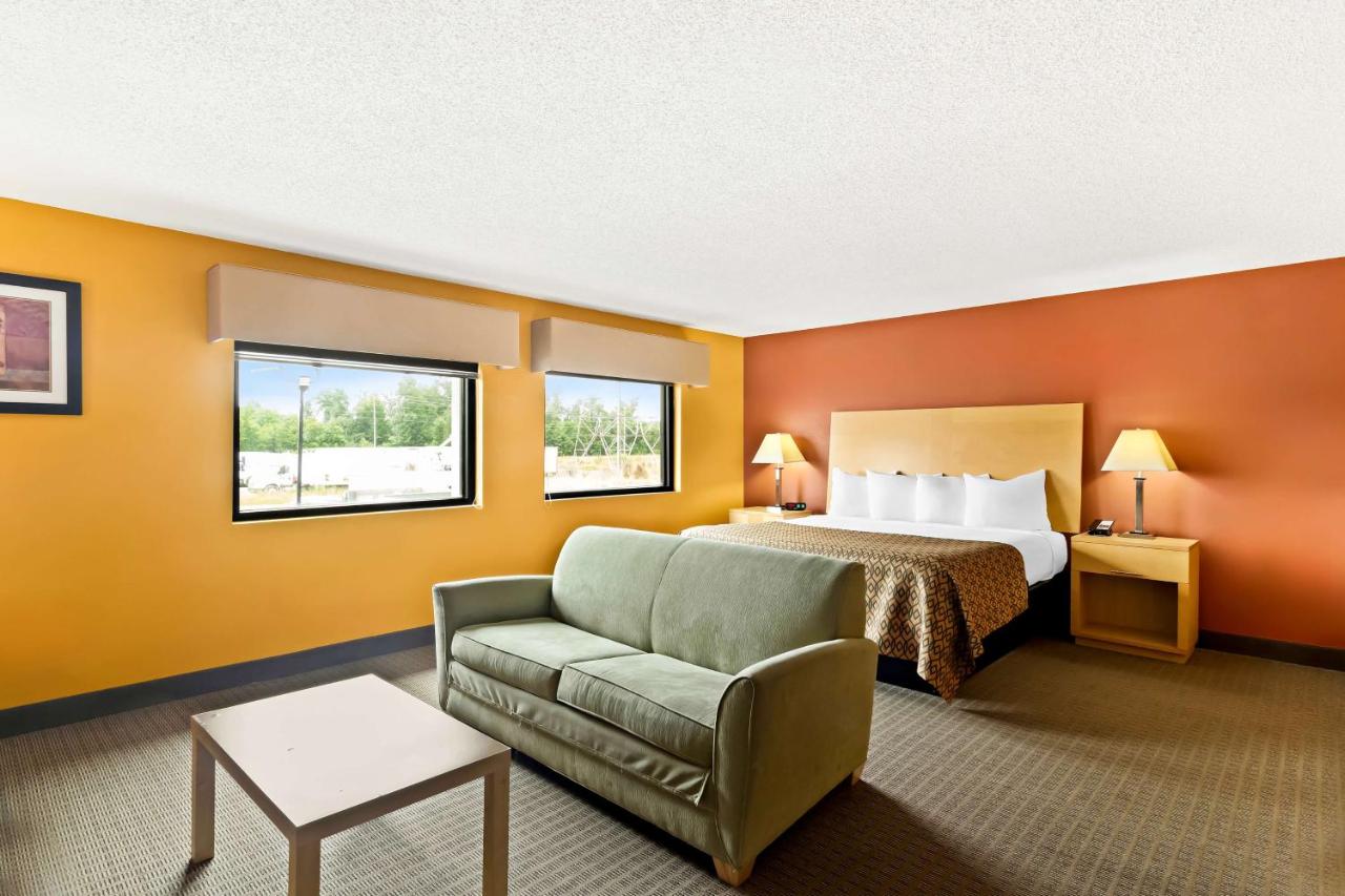 Large King Room - Non-Smoking at Best Western Paducah Inn
