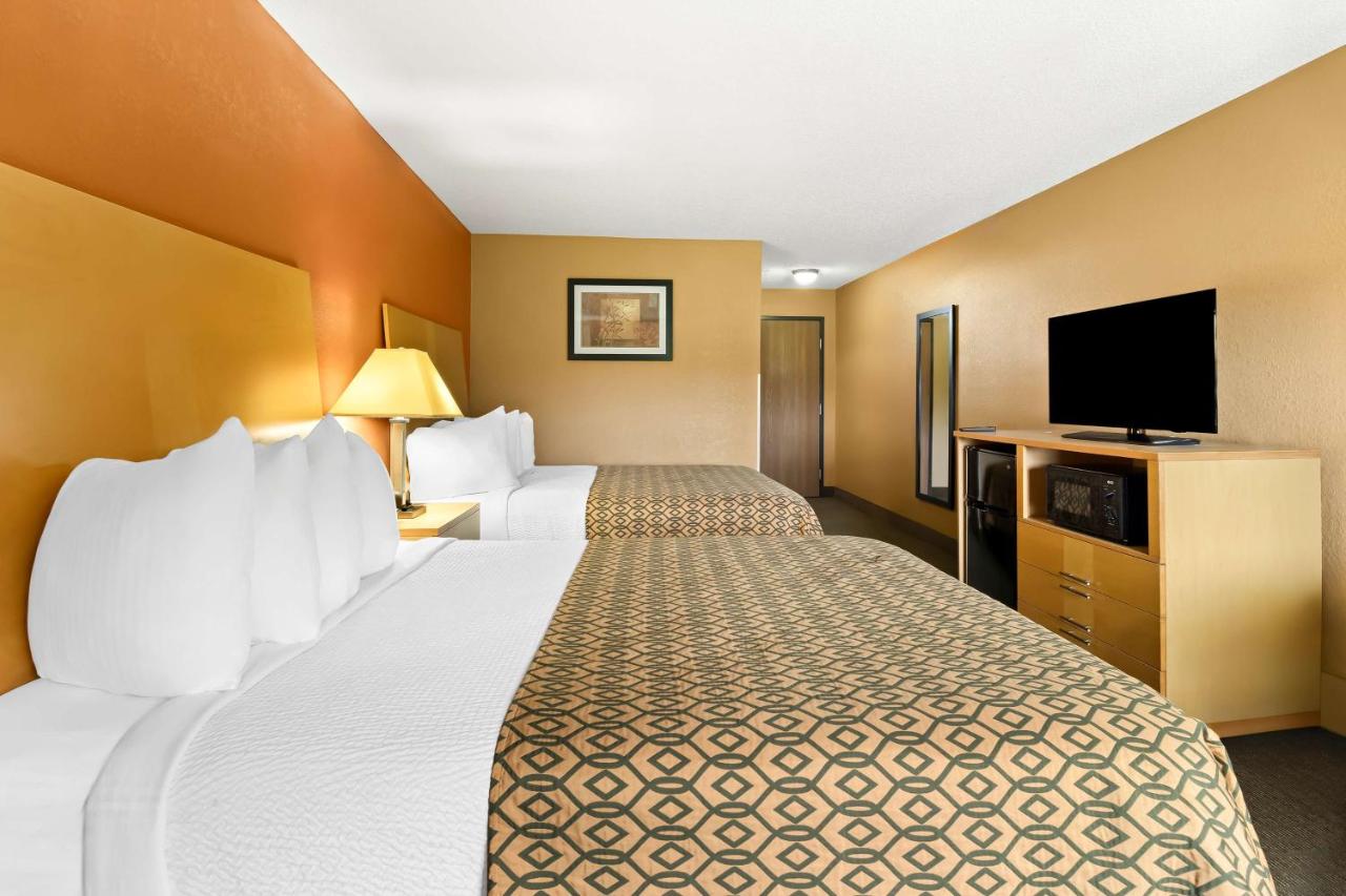 Queen Room with Two Queen Beds - Non-Smoking at Best Western Paducah Inn