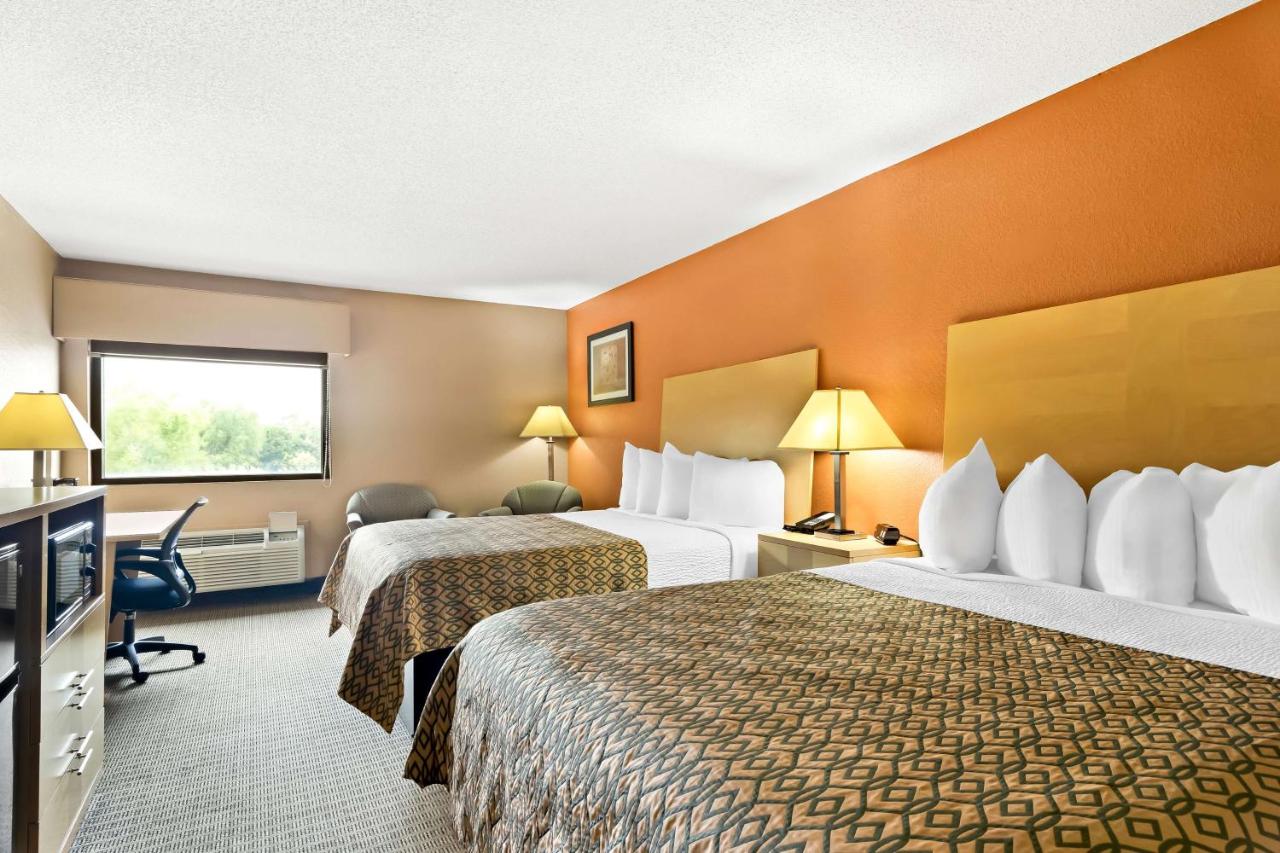 Queen Room with Two Queen Beds - Non-Smoking at Best Western Paducah Inn
