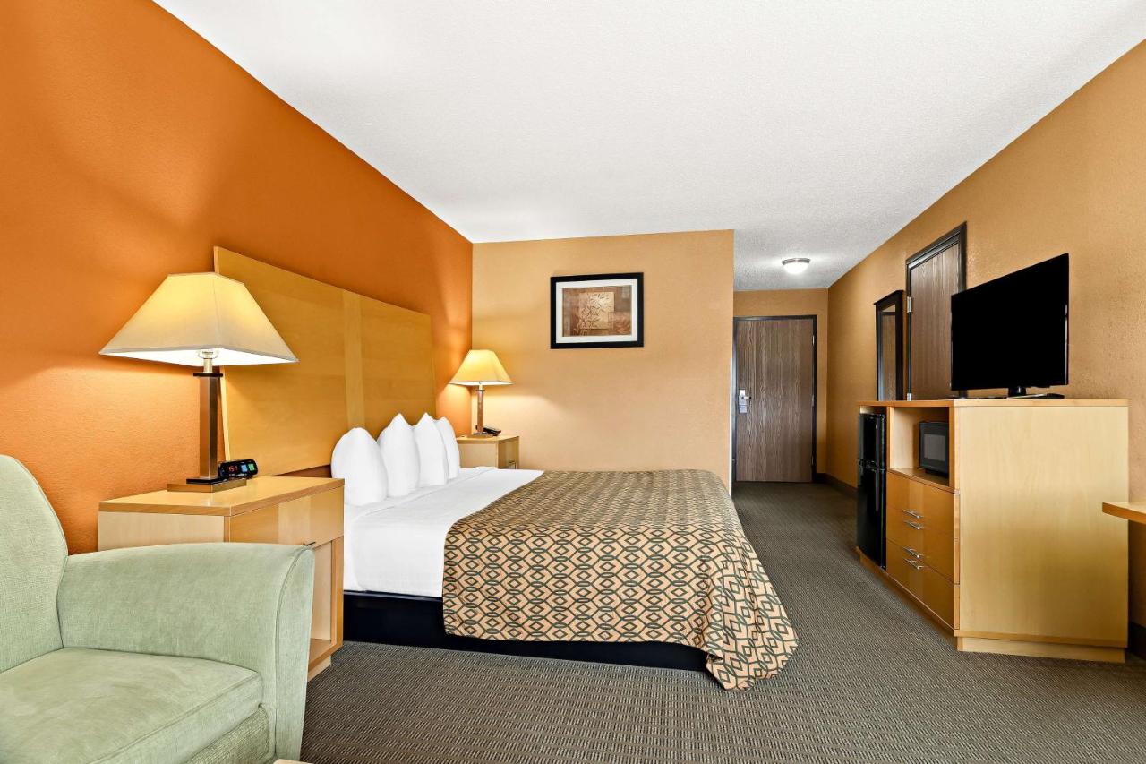 King Room - Disability Access Tub at Best Western Paducah Inn