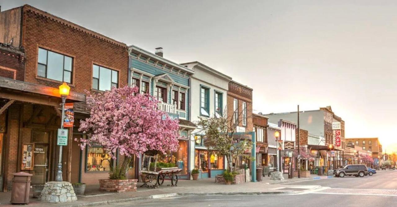 | Donner Lake Inn B&B