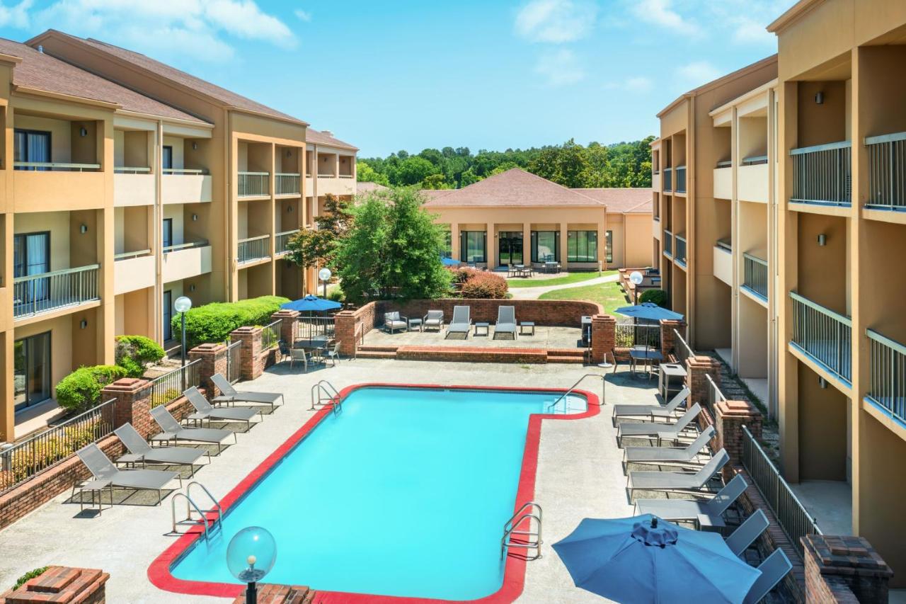 | Courtyard by Marriott Little Rock West