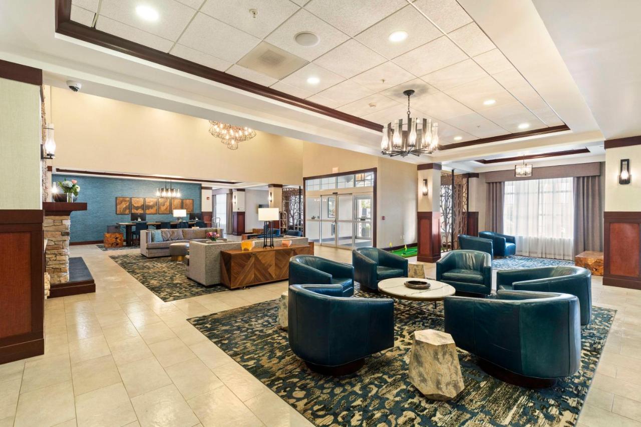  | Holiday Inn & Suites Front Royal Blue Ridge Shadows