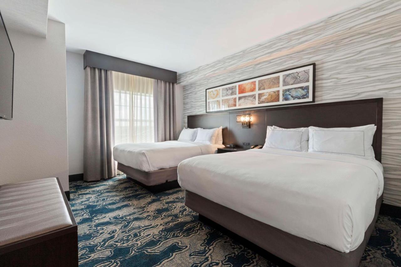 Queen Suite with Sofa Bed - Non-Smoking at Holiday Inn & Suites Front Royal Blue Ridge Shadows