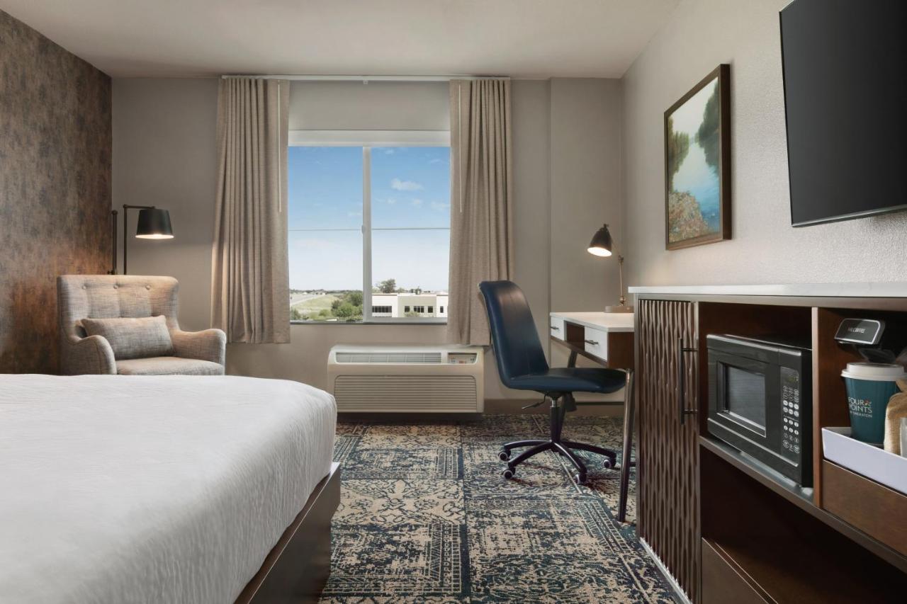 Guest Room, 1 King at Four Points by Sheraton Sacramento International Airport
