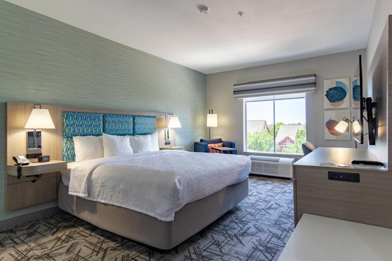 King Room - Non-Smoking at Hampton Inn & Suites Denton