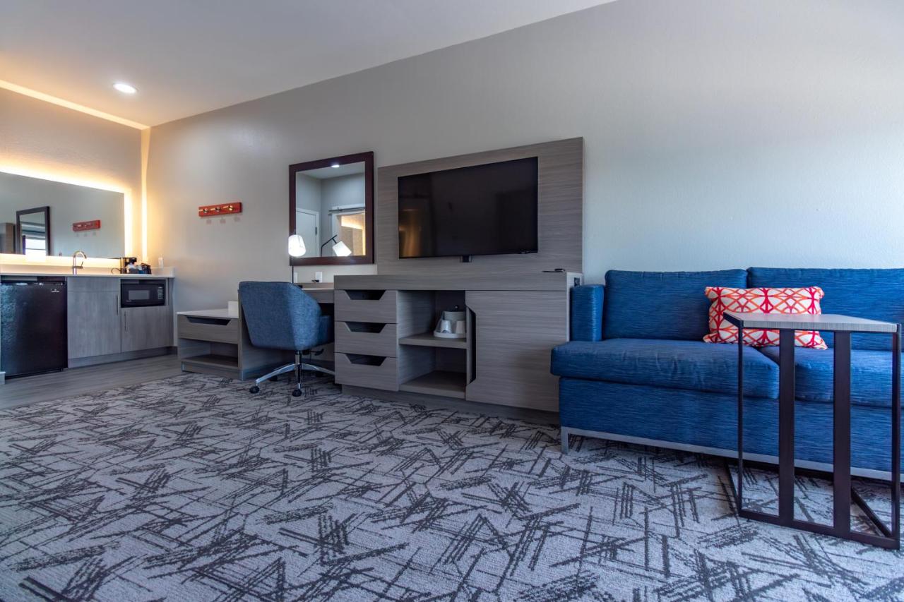 Non-Smoking Studio Queen with Sofa Bed at Hampton Inn & Suites Denton