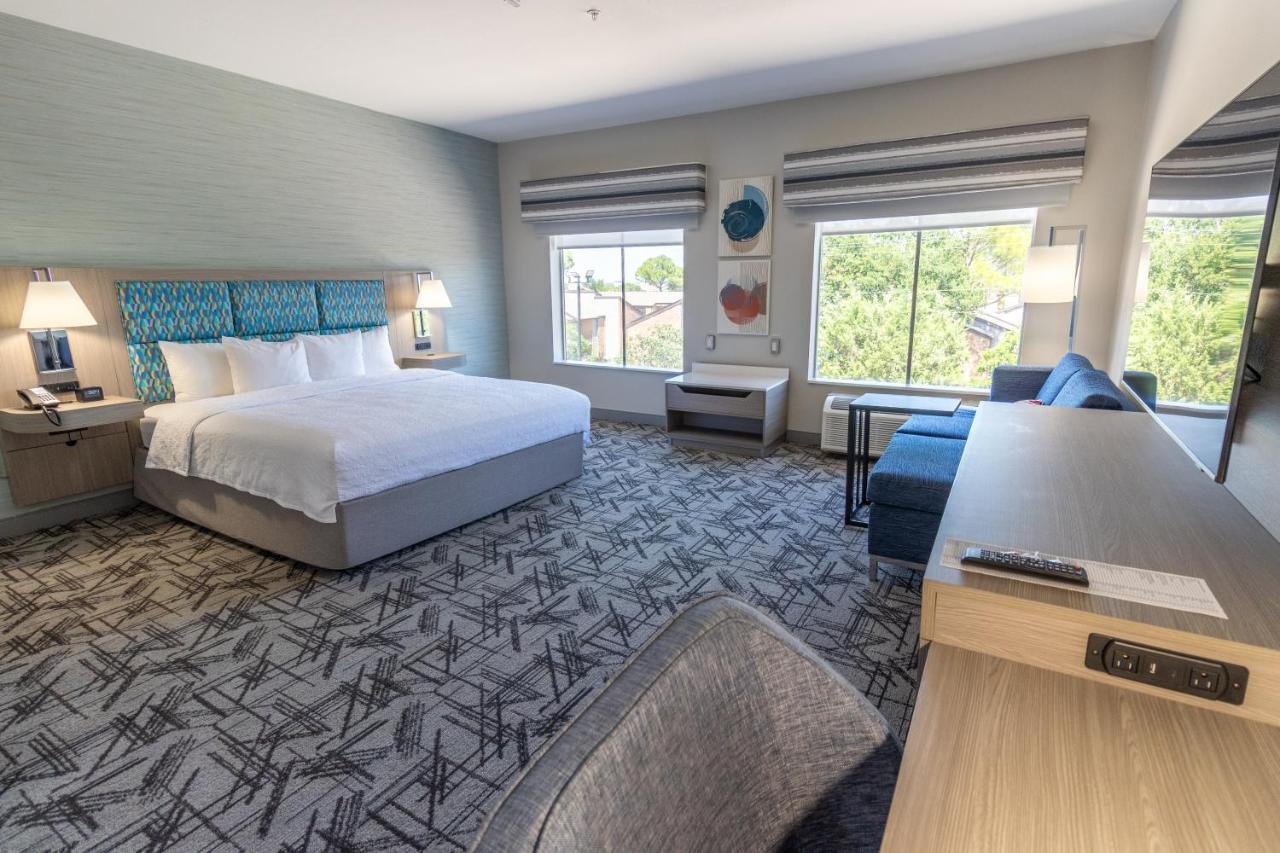 King Room - Disability Access/Non-Smoking at Hampton Inn & Suites Denton