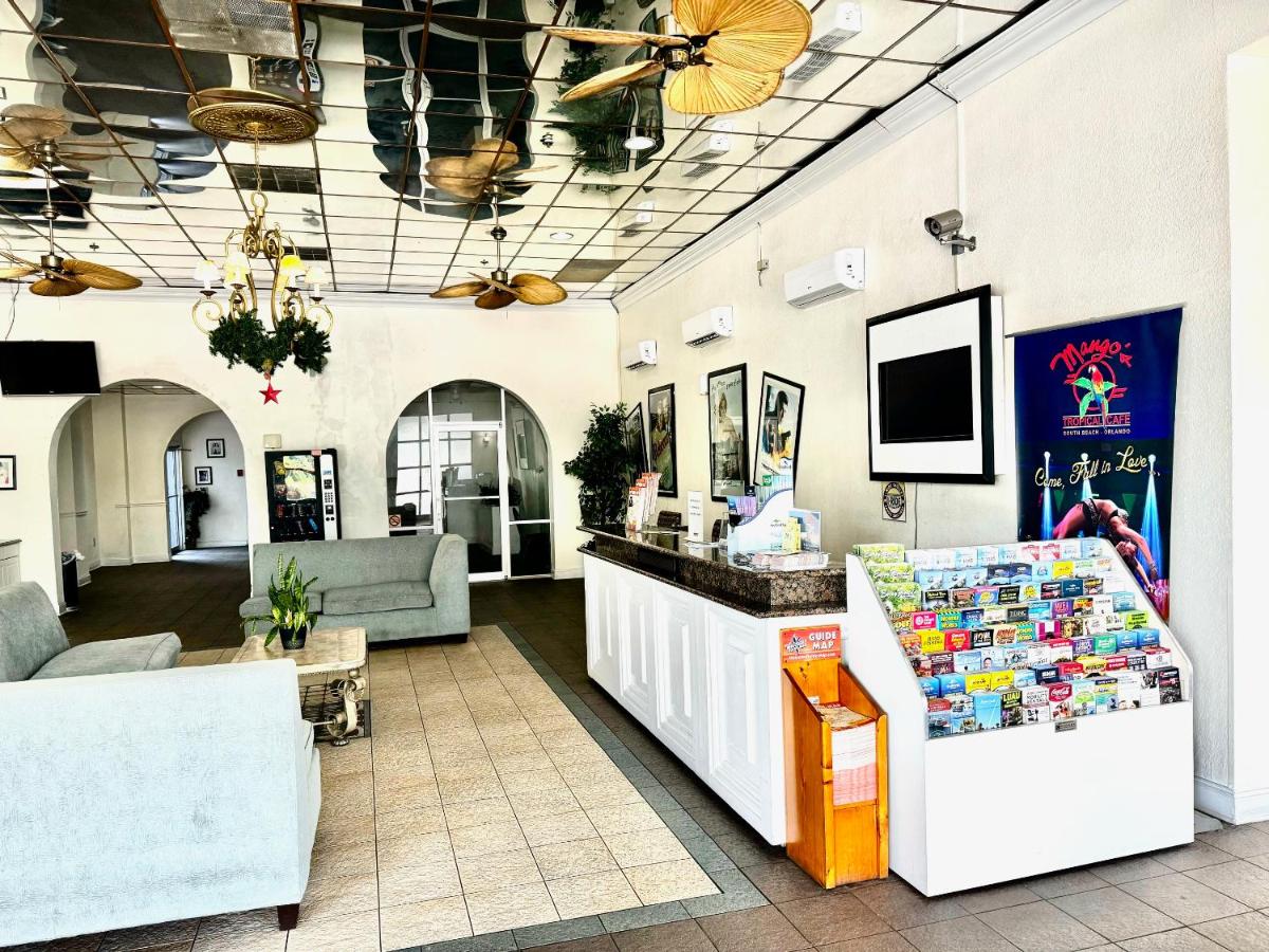 | Monumental Movieland Hotel