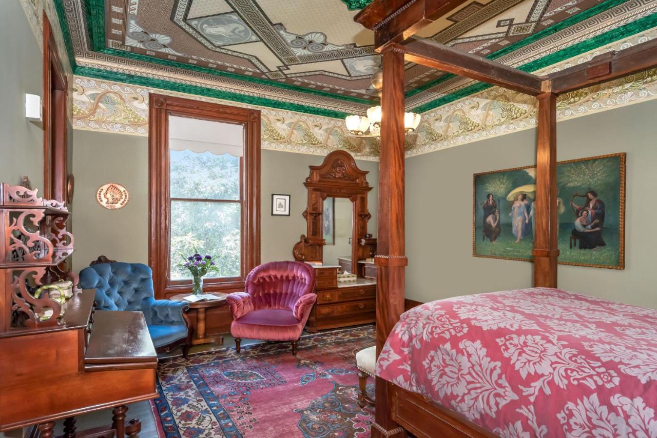 | Chateau Tivoli Bed and Breakfast