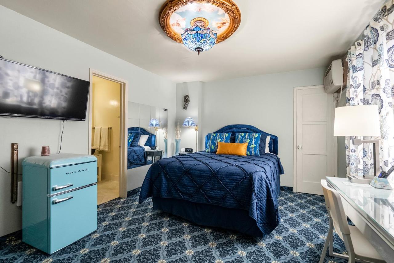 Deluxe Double Room at Harry's Man Cave: The New Star Motel Experience
