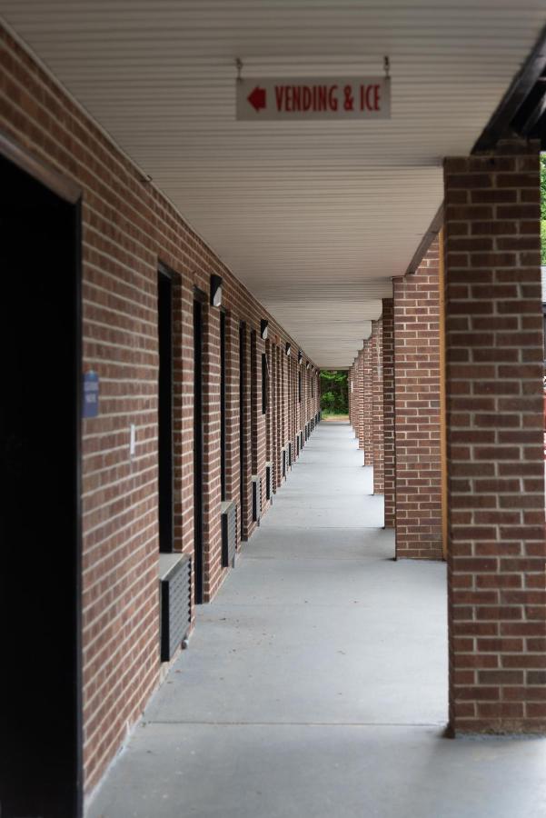 | Columbus Inn and Suites