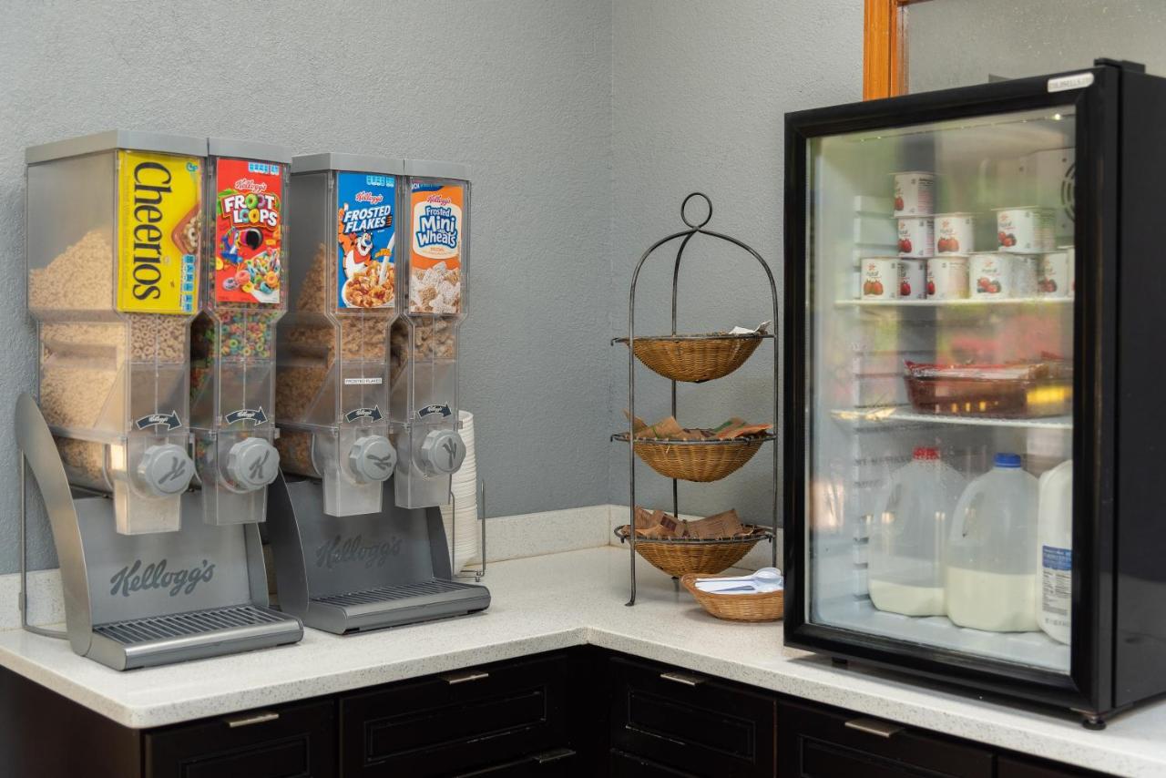 | Columbus Inn and Suites