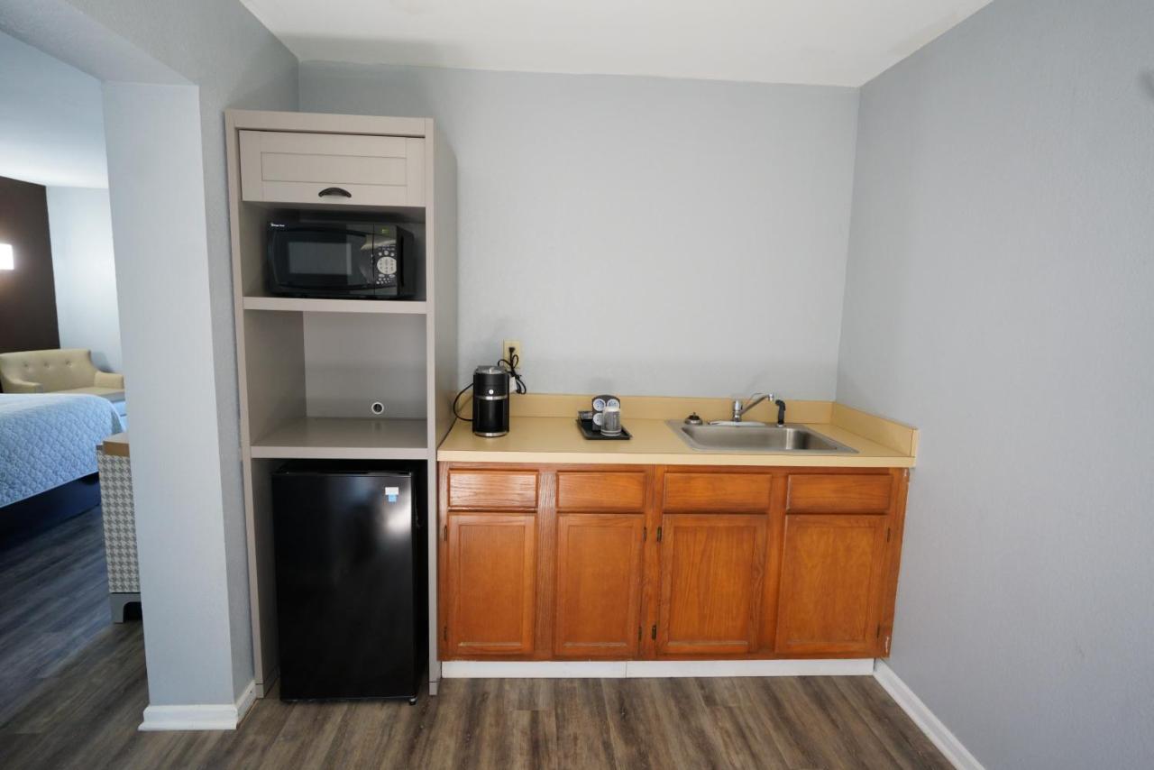 | Columbus Inn and Suites
