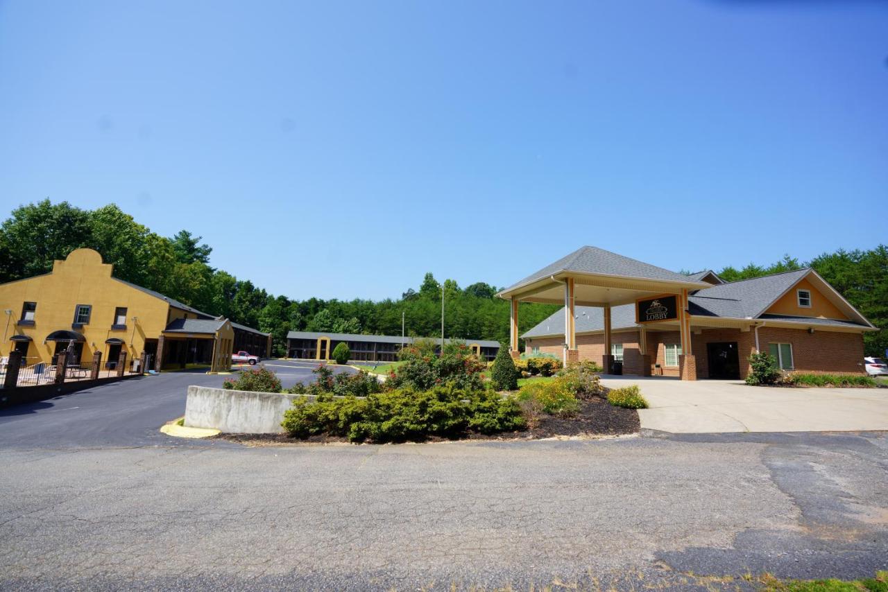 | Columbus Inn and Suites