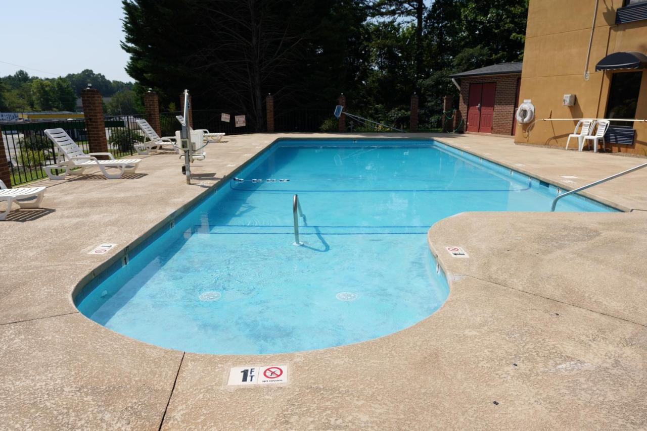 | Columbus Inn and Suites