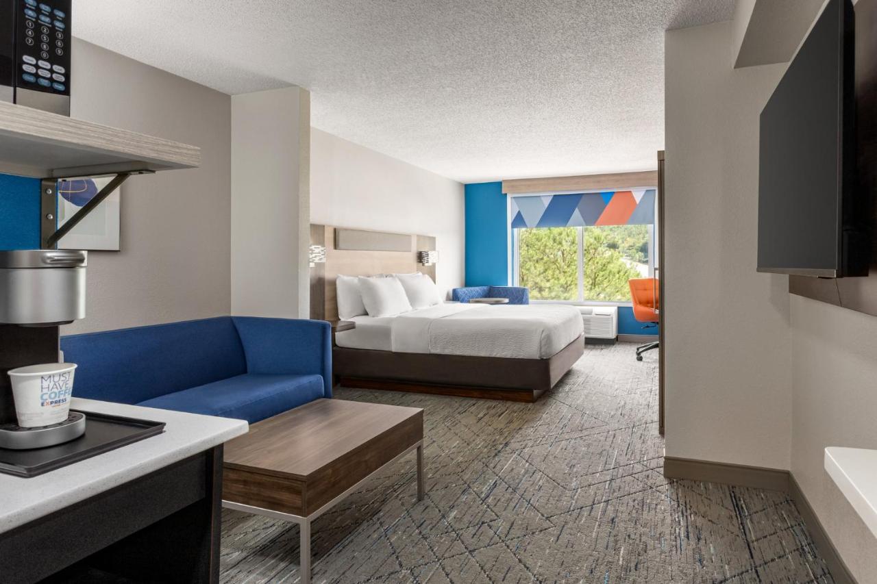 King Suite - Disability Access at Holiday Inn Express Hotel & Suites Birmingham-Irondale(East) by IHG