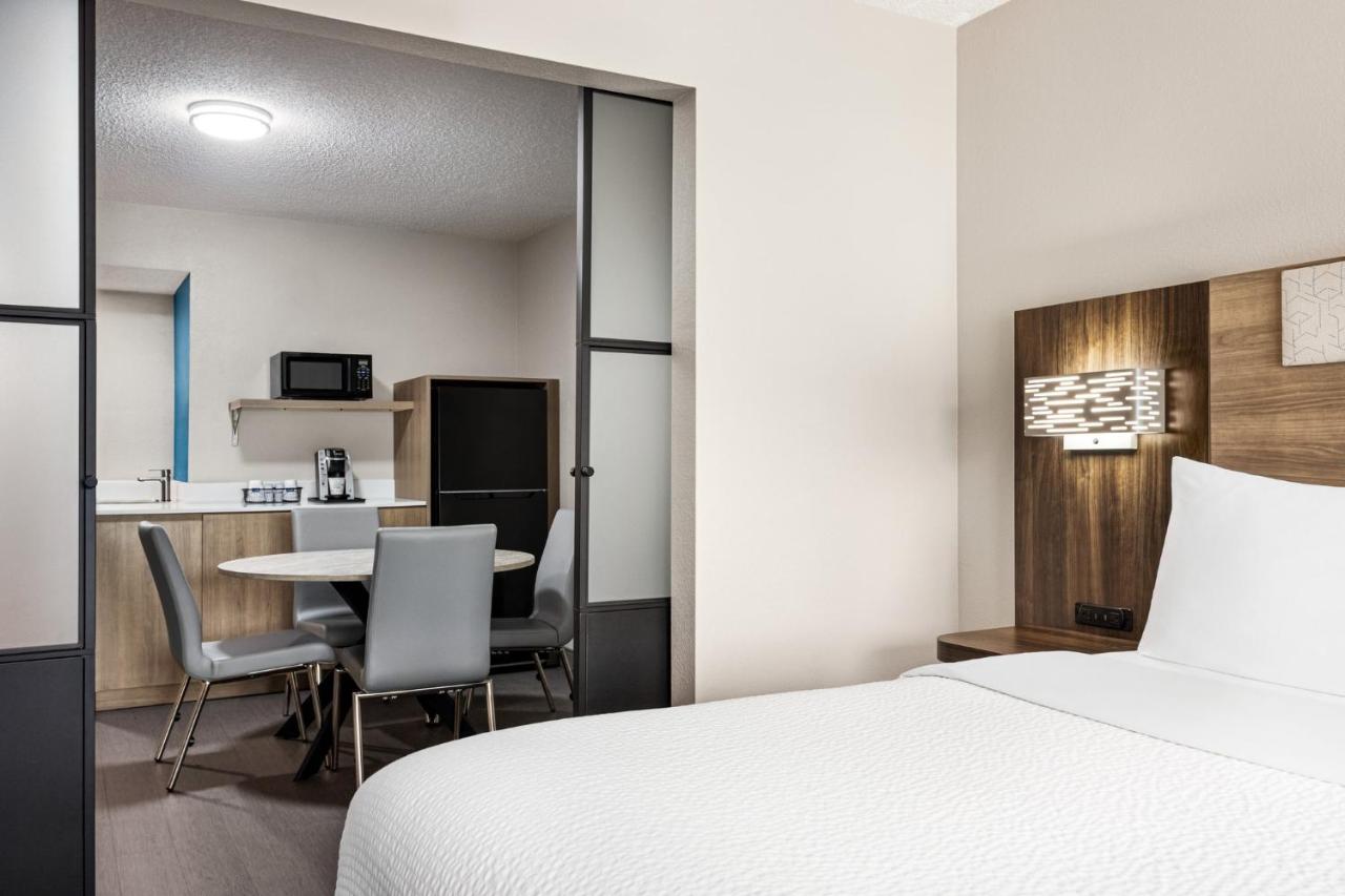 King Suite - Non-Smoking at Holiday Inn Express Hotel & Suites Birmingham-Irondale(East) by IHG