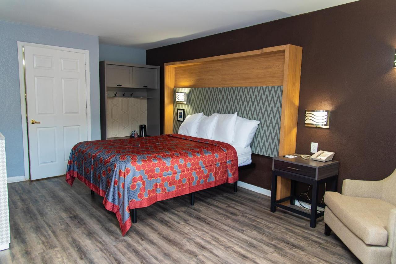 | Columbus Inn and Suites
