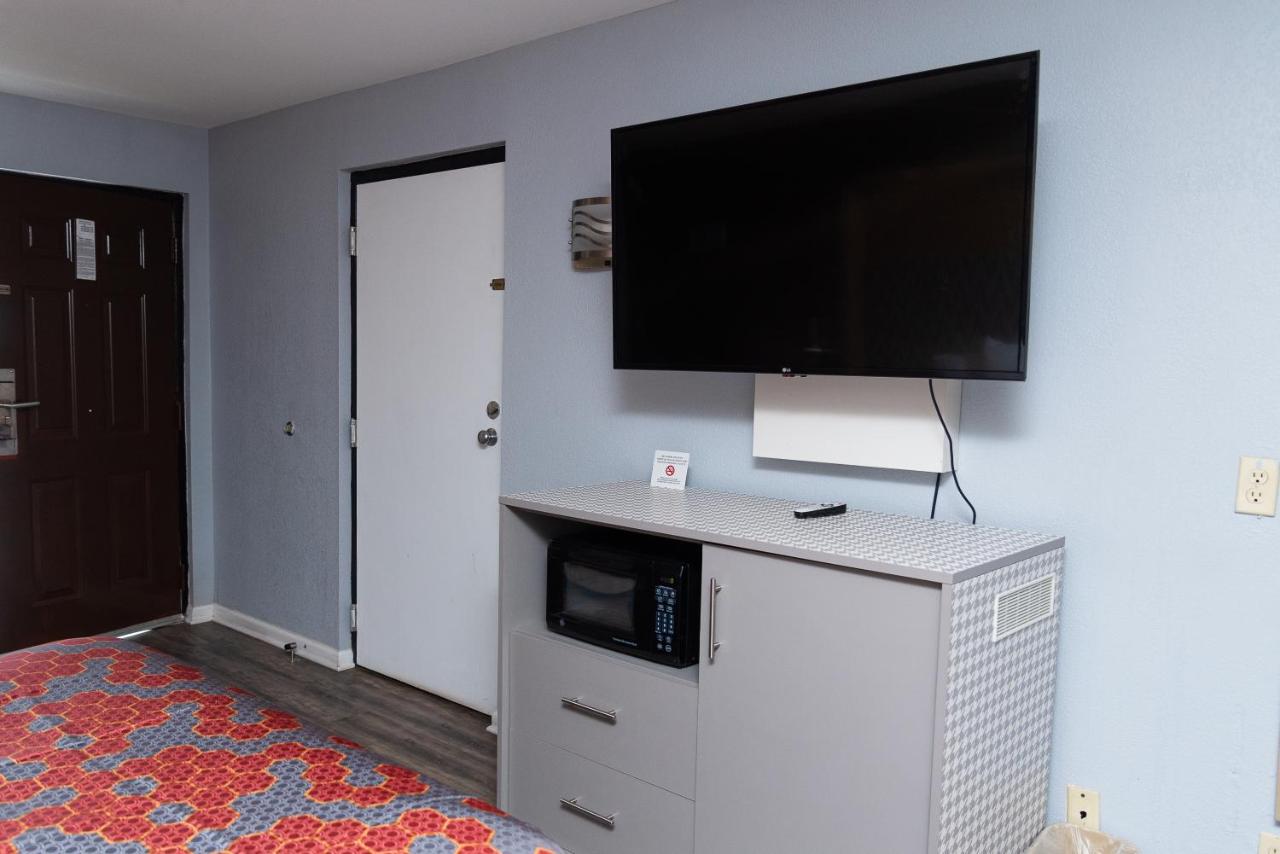 | Columbus Inn and Suites