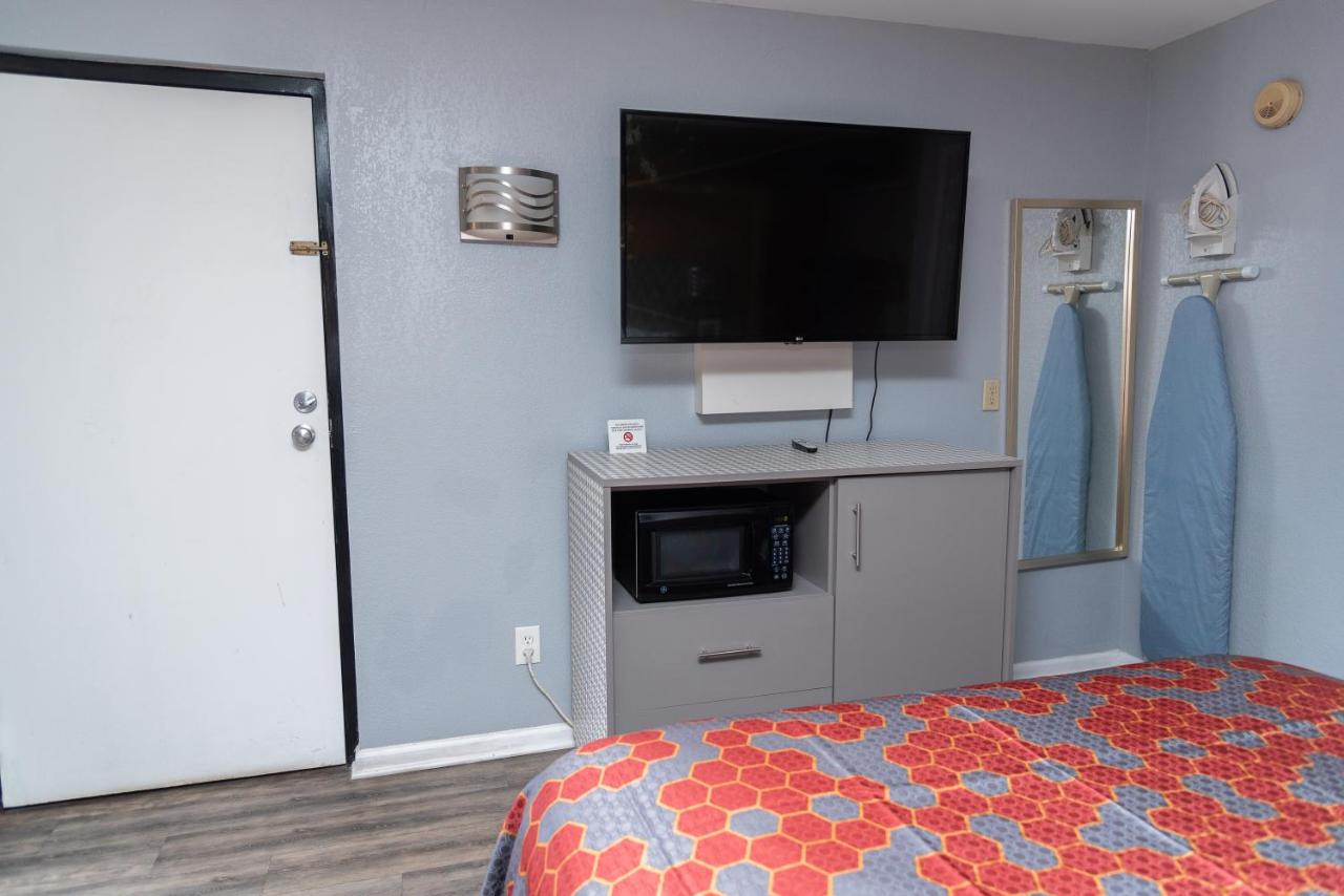 | Columbus Inn and Suites