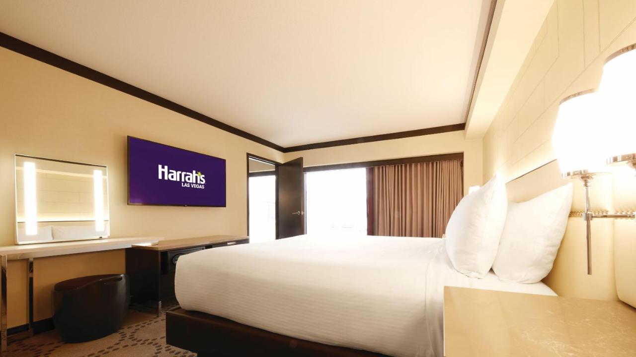 Mountain Executive King Suite + 2 Queens at Harrah's Las Vegas – A Caesars Rewards Destination