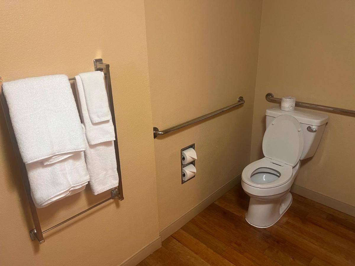 King Room - Mobility Access/Non-Smoking at La Quinta Inn & Suites by Wyndham West Palm Beach Airport
