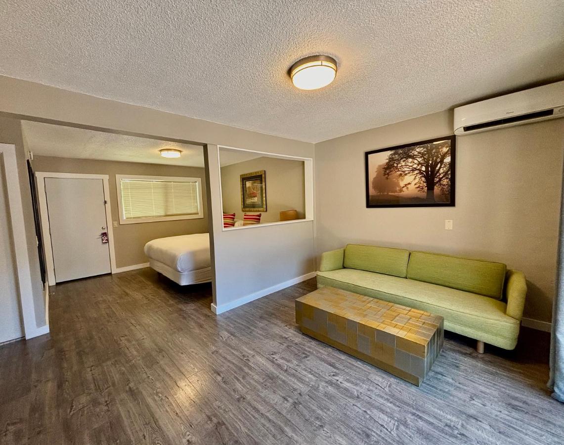 | Hidden Valley Inn