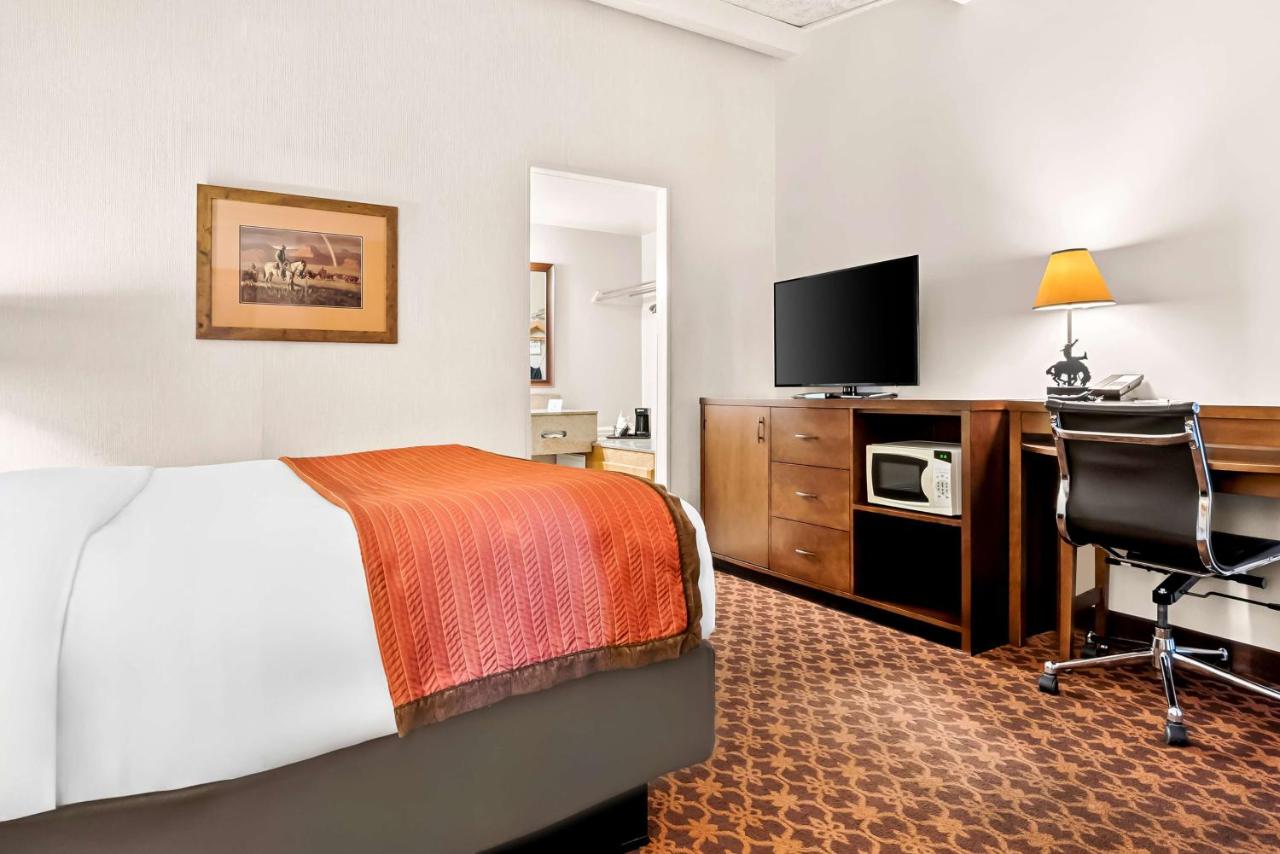 Room #32425619 at Best Western Outlaw Inn