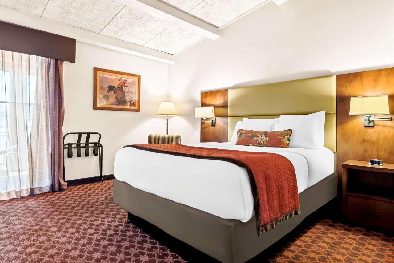 Room #32425619 at Best Western Outlaw Inn