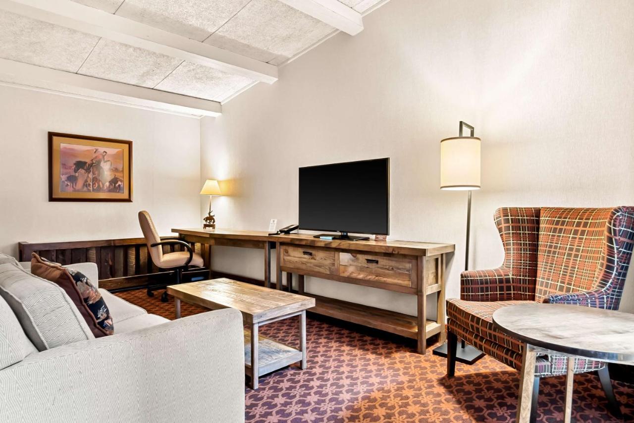 Room #32425622 at Best Western Outlaw Inn