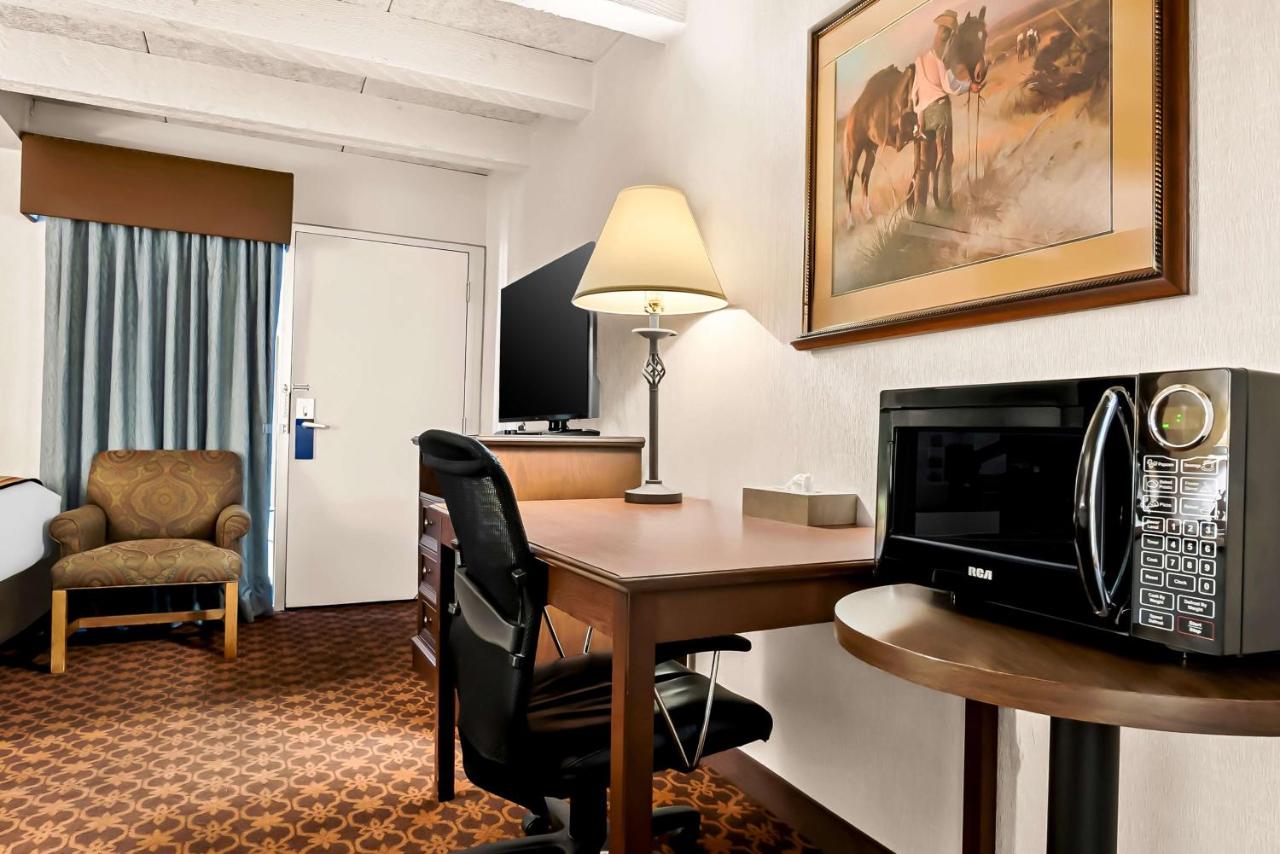 Room #32425617 at Best Western Outlaw Inn