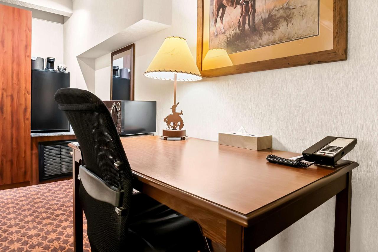 Room #32425618 at Best Western Outlaw Inn