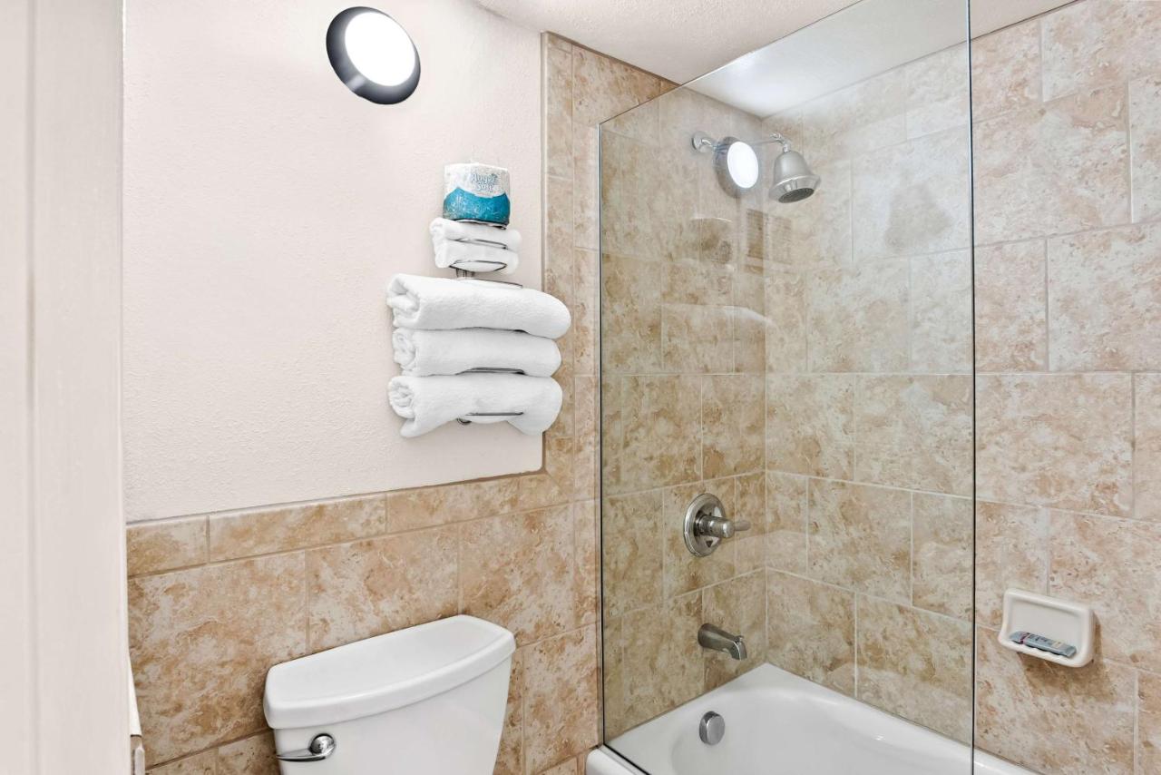 Room #32425622 at Best Western Outlaw Inn