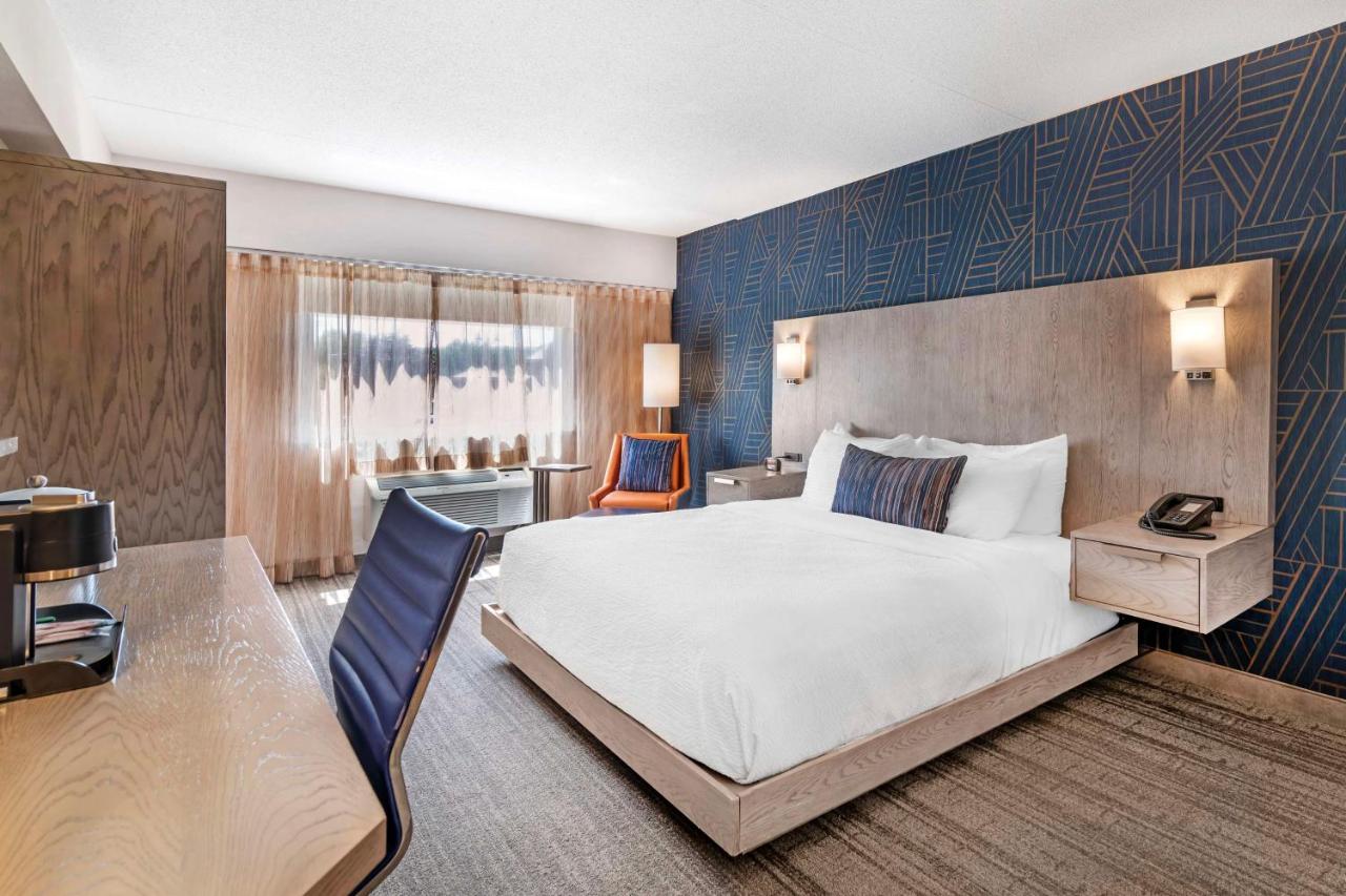 King Room at Best Western Plus Landmark Inn