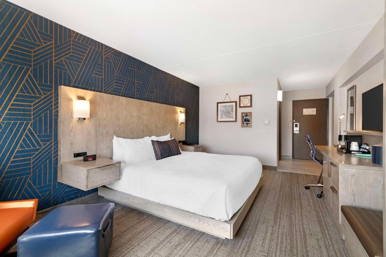 King Room at Best Western Plus Landmark Inn