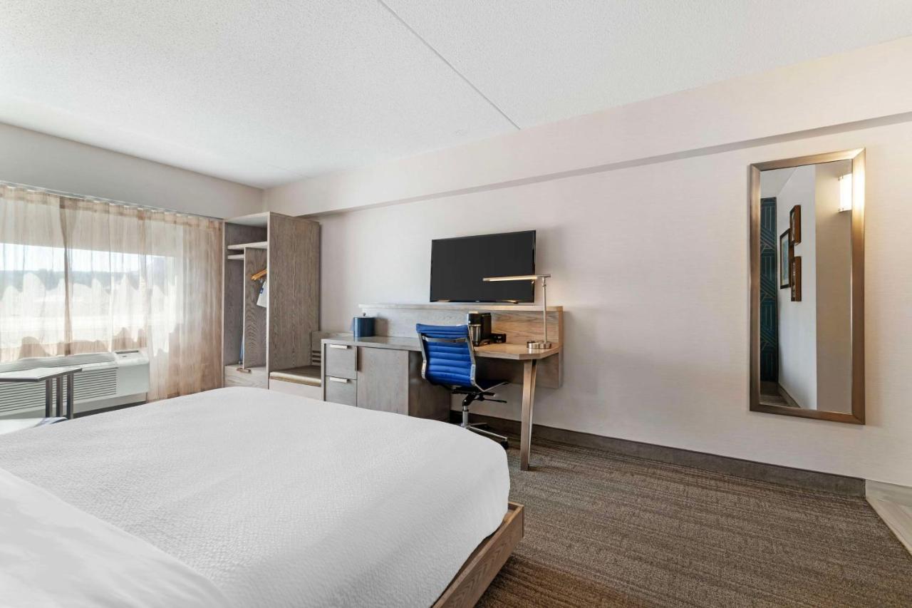 King Room with Mobility Accessible Roll-In Shower at Best Western Plus Landmark Inn