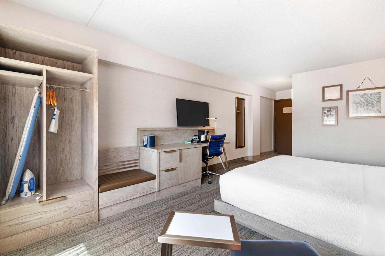 King Room with Mobility Accessible Roll-In Shower at Best Western Plus Landmark Inn