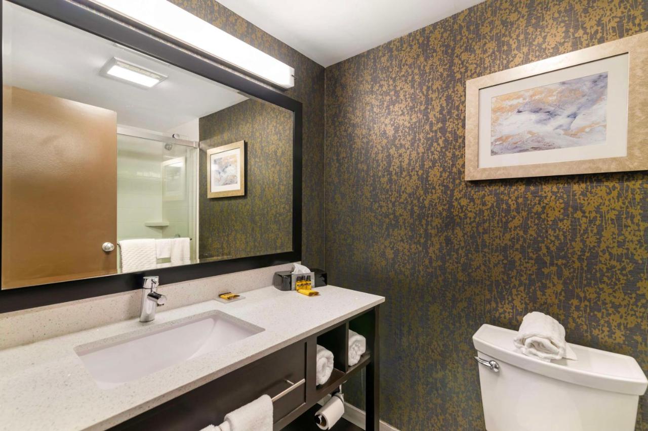 King Room with Sofa Bed at Best Western Plus Landmark Inn