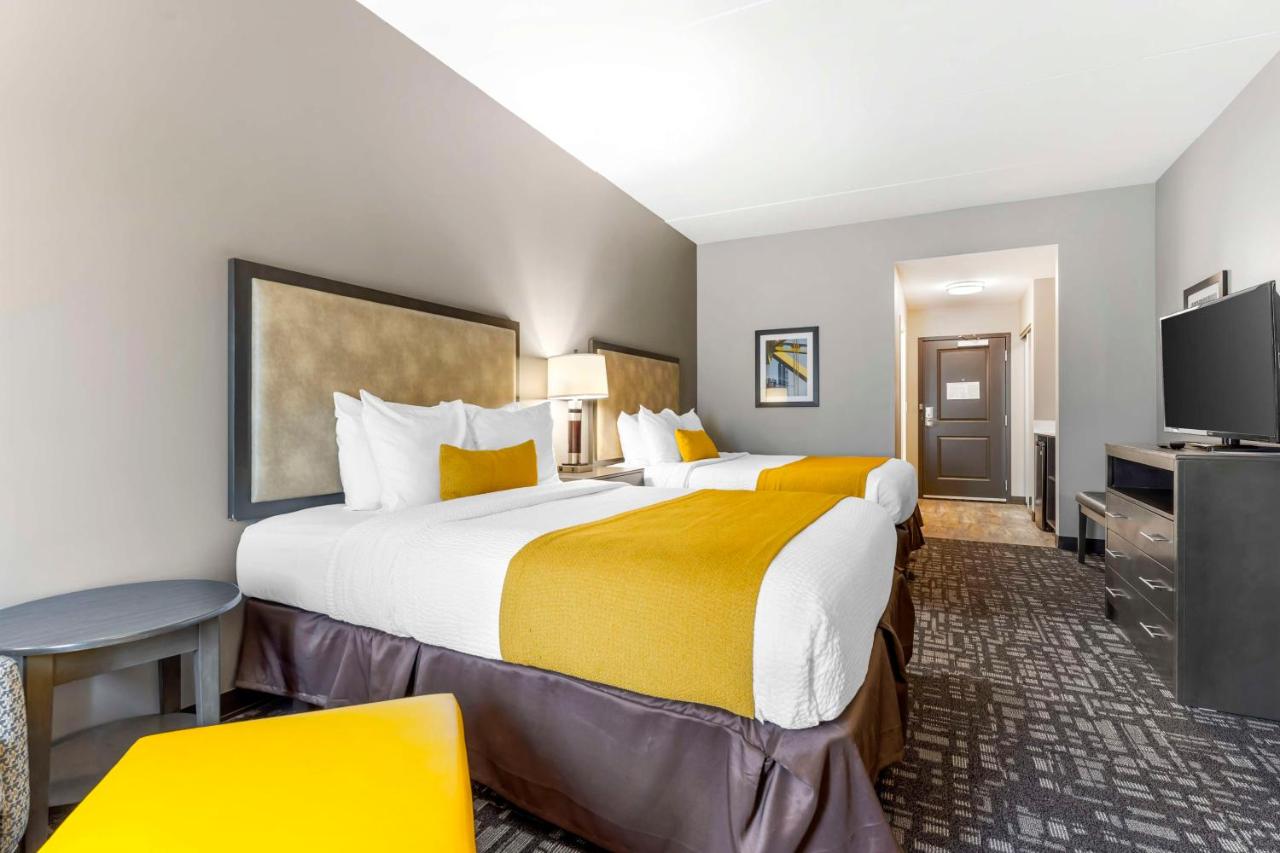 Queen Room with Two Queen Beds - Disability Access at Best Western Plus Cranberry-Pittsburgh North