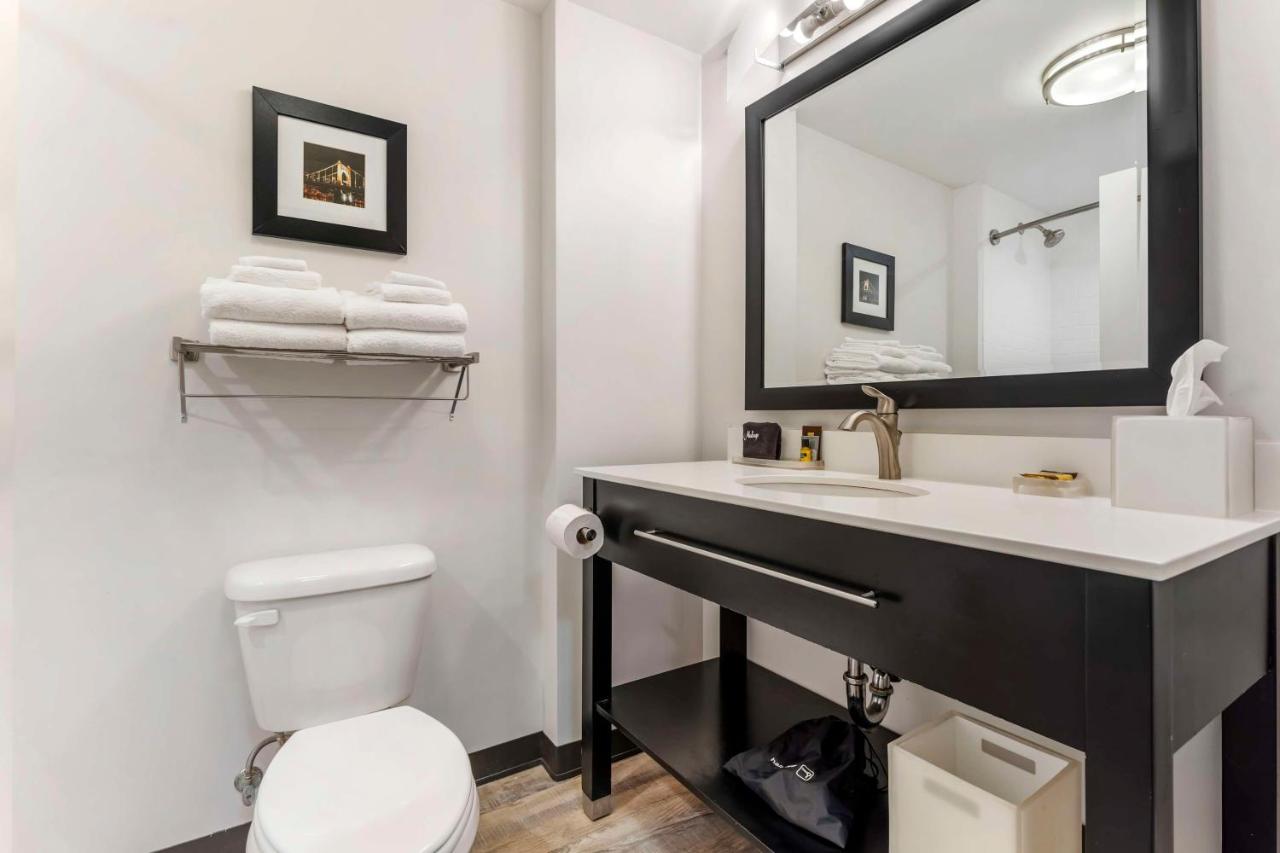 King Room - Mobility Accessible at Best Western Plus Cranberry-Pittsburgh North