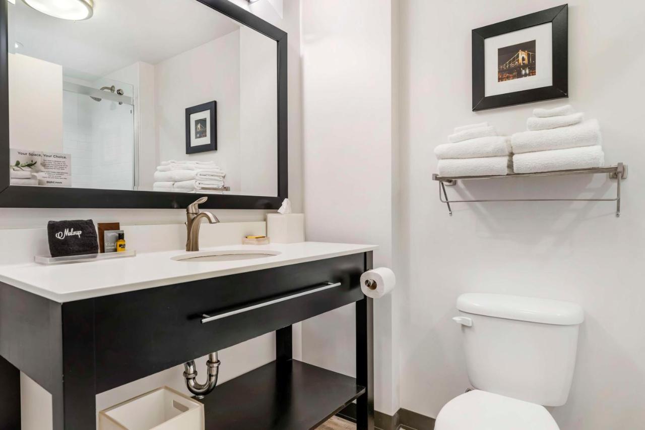 King Suite at Best Western Plus Cranberry-Pittsburgh North