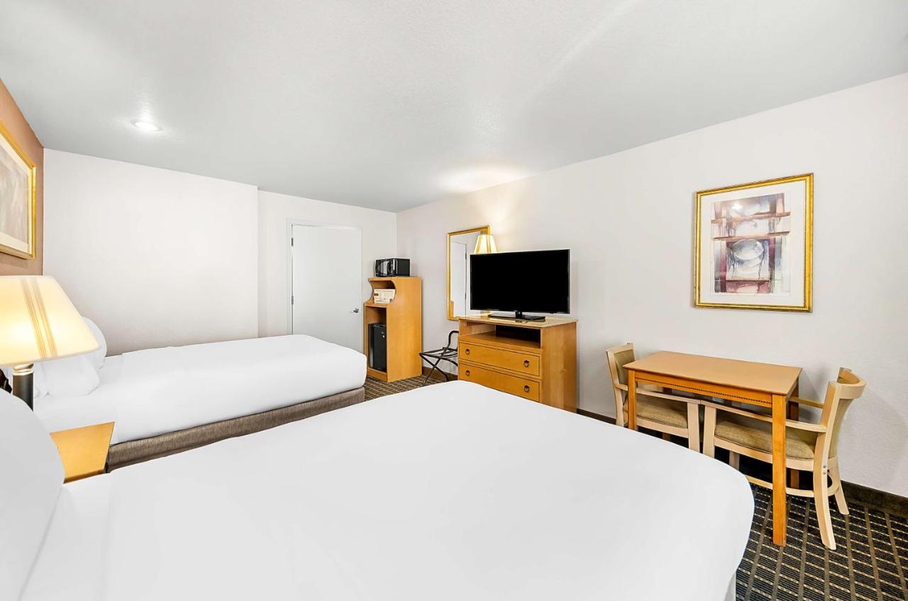 Double Room with Two Double Beds and Bath Tub - Disability Access at SureStayPlus Hotel by Best Western San Jose Central City