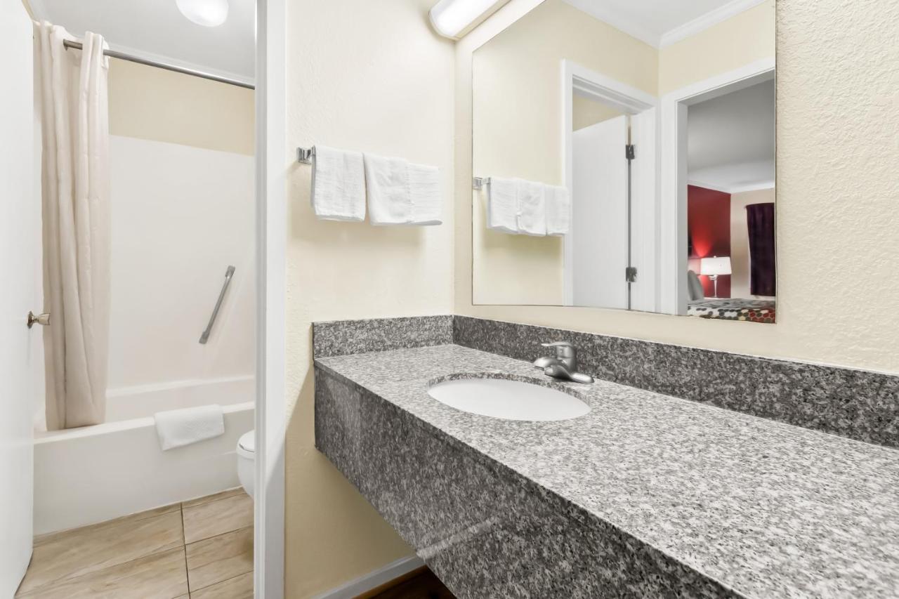 | Econo Lodge Saint George